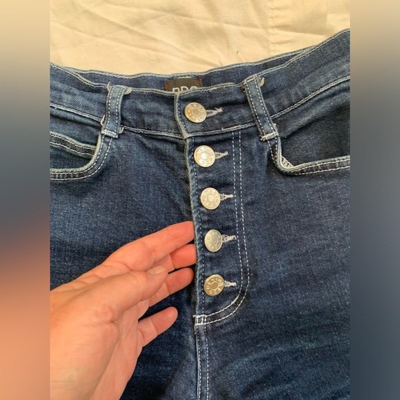 Urban Outfitters BDG Denim High Rise Jean Shorts With Button Fly 🌴 - Picture 7 of 8
